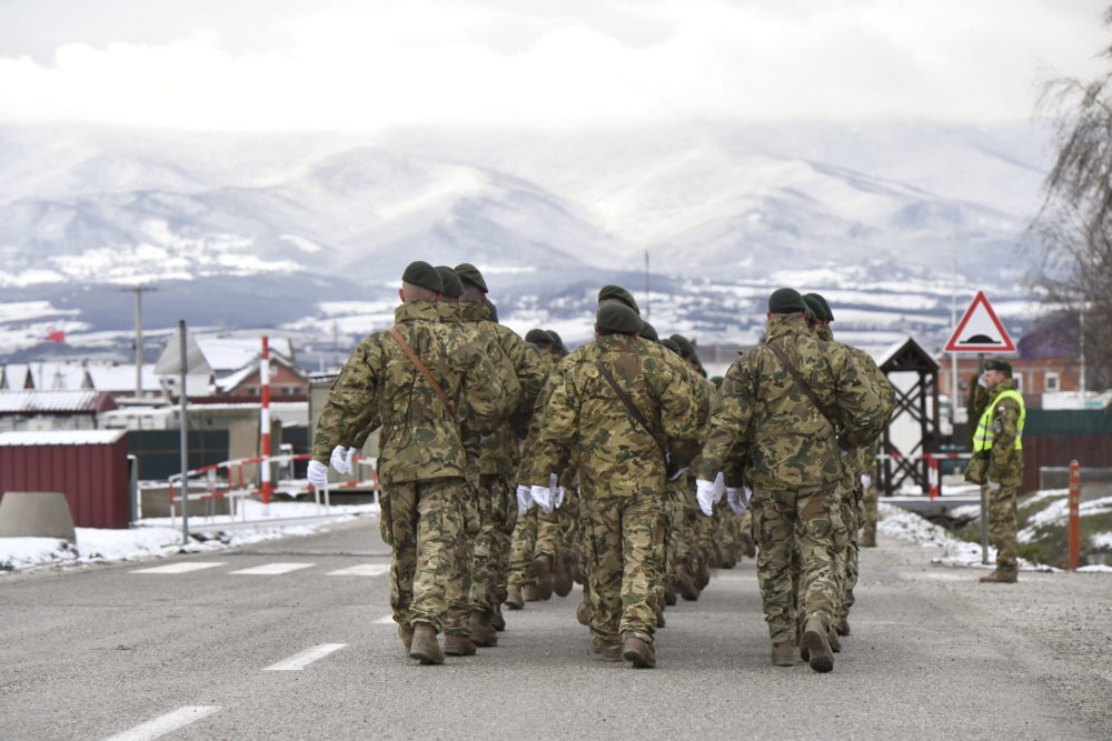 Helytállnak a magyar katonák a NATO koszovói békefenntartó missziójában