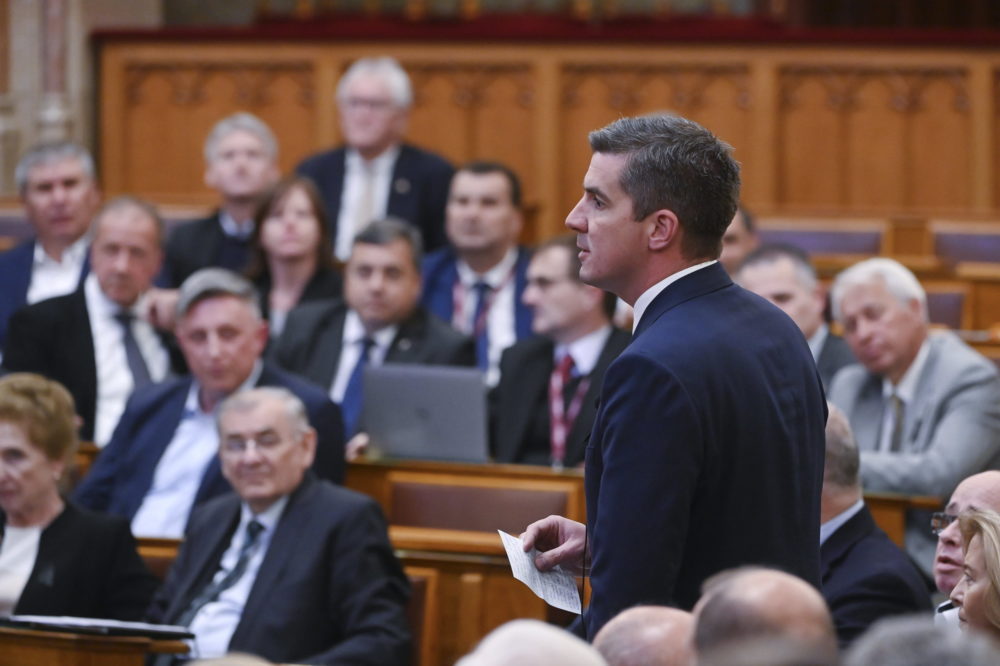 Kocsis Máté Jámbor Andrásnak: Maga egy tőrőlmetszett kommunista