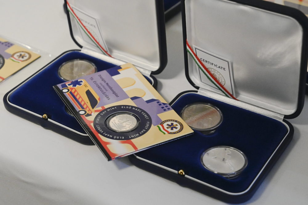 Emlékérméket bocsátottak ki az OMSZ alapításának évfordulója alkalmából