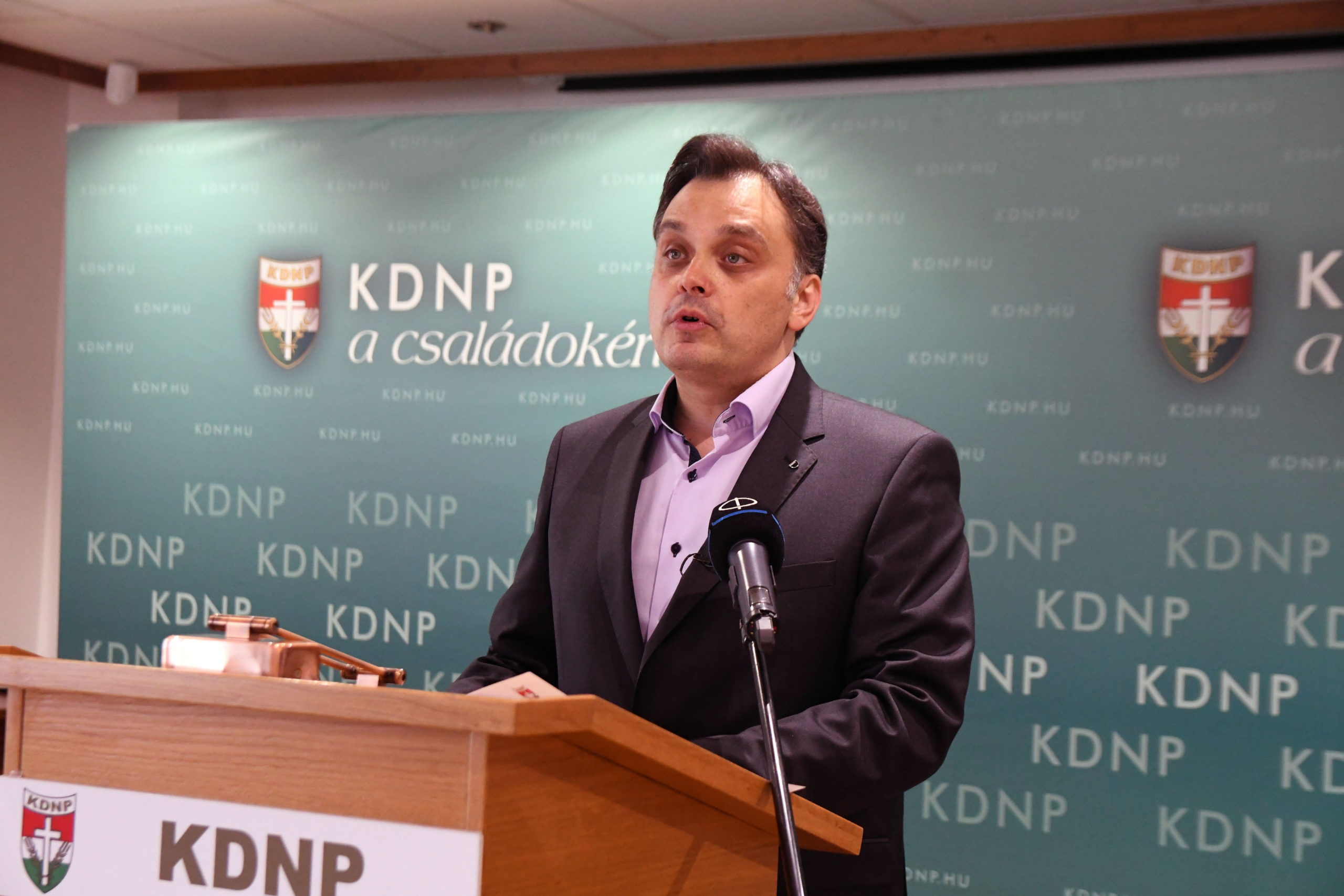 Elfogadhatatlan az Európai Parlament lépése