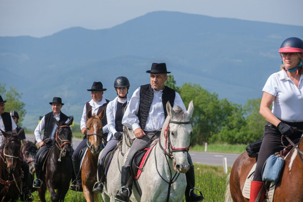 Pünkösdi lovas zarándoklatot indult Csíksomlyóra