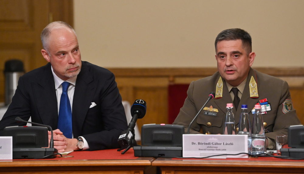 Böröndi Gábor: Ütőképes, elkötelezett haderőt kell létrehozni