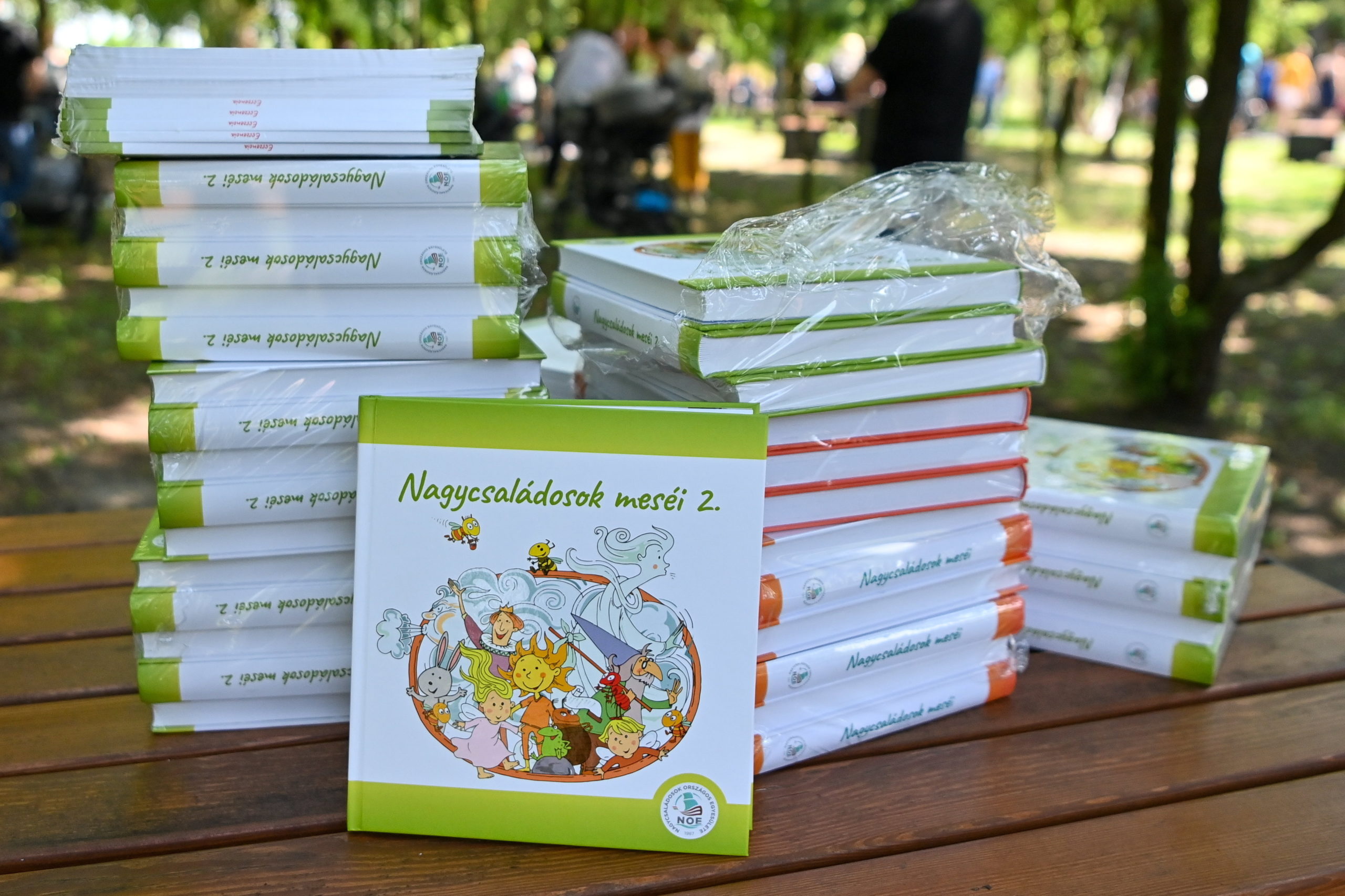 A gyermeknapra megjelent a Nagycsaládosok meséi 2. című kötet