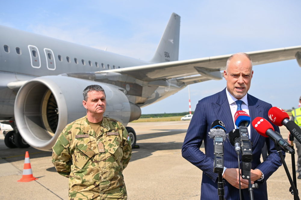 Koszovóban megsérült magyar katonákat szállítottak haza