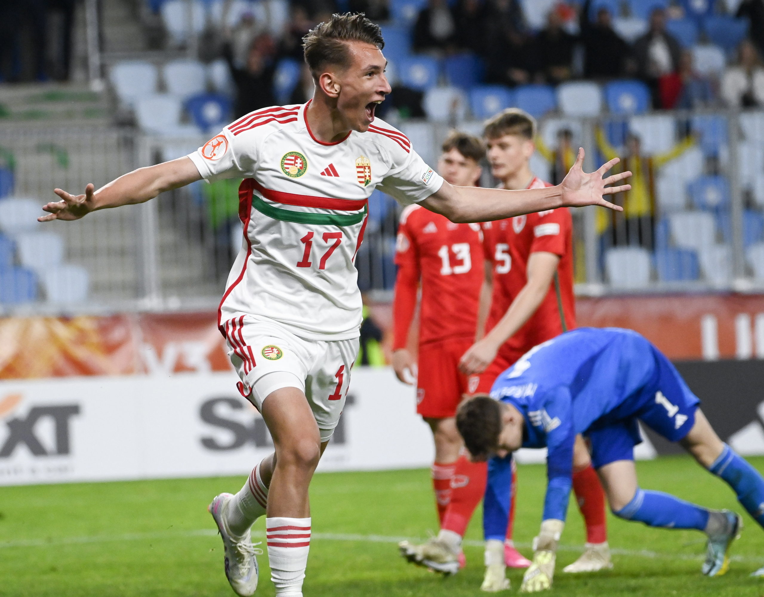 Labdarúgás: háromgólos sikerrel kezdtek a mieink az Eb-n