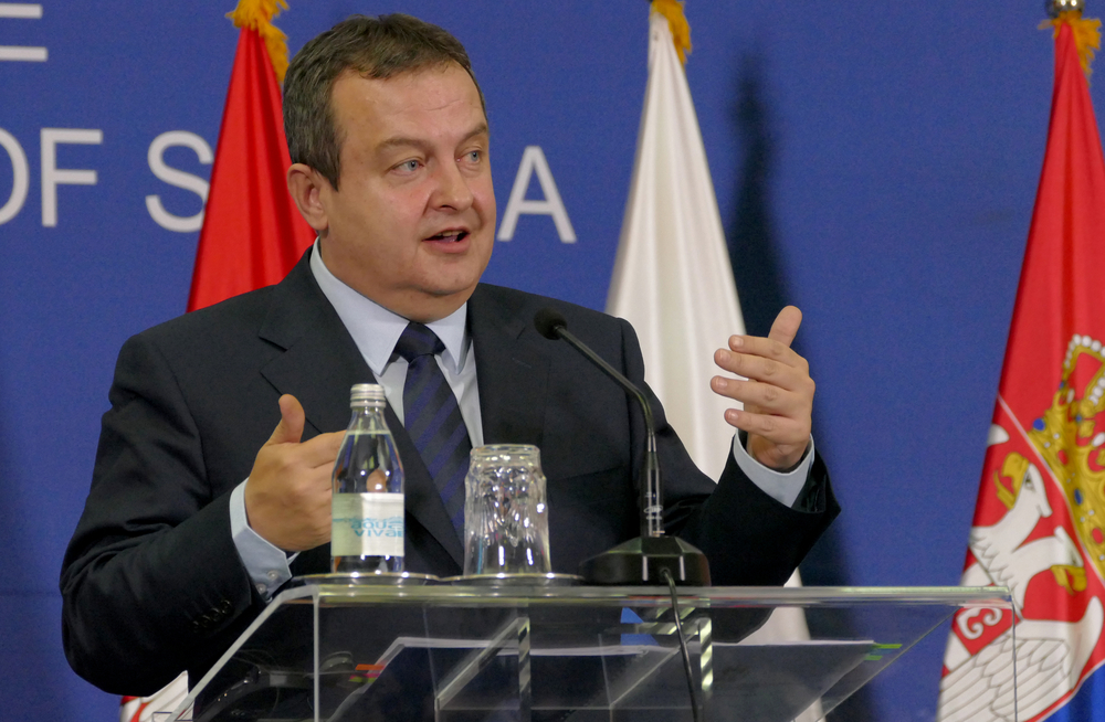 Szerb külügyér: Állandó nyomás alatt állunk