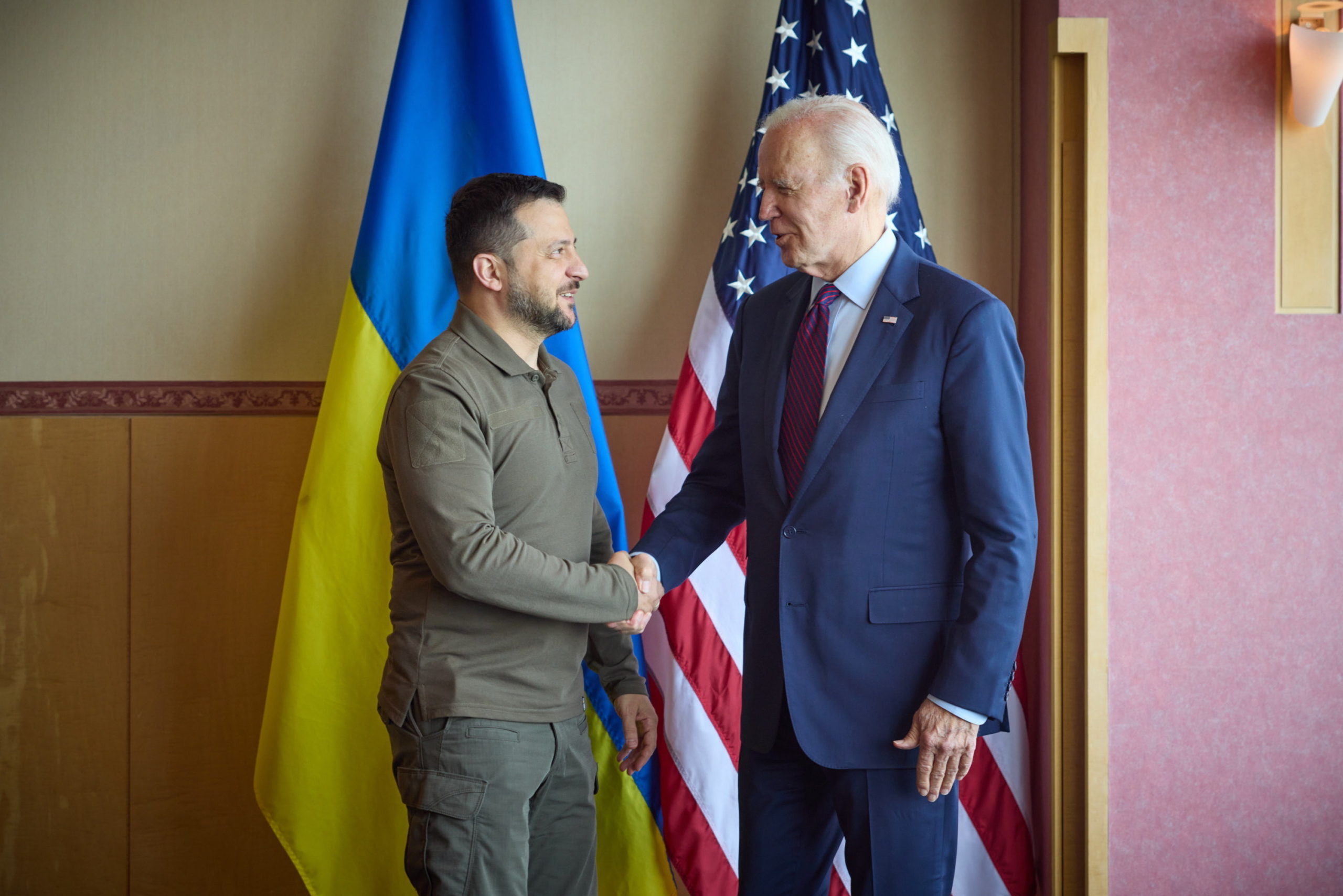 Az ukrán elnök ígéretet tett Joe Bidennek