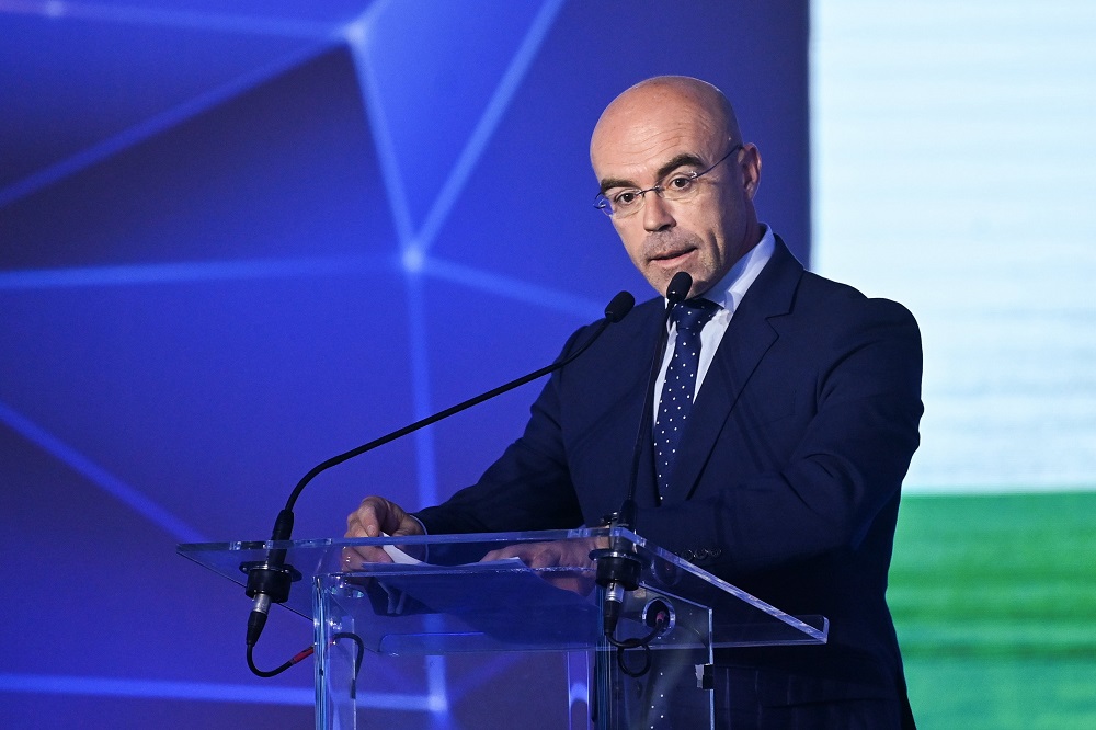 A hit fontosságát hangsúlyozta Jorge Buxadé, Jerzy Kwasniewski és Bob McEwen