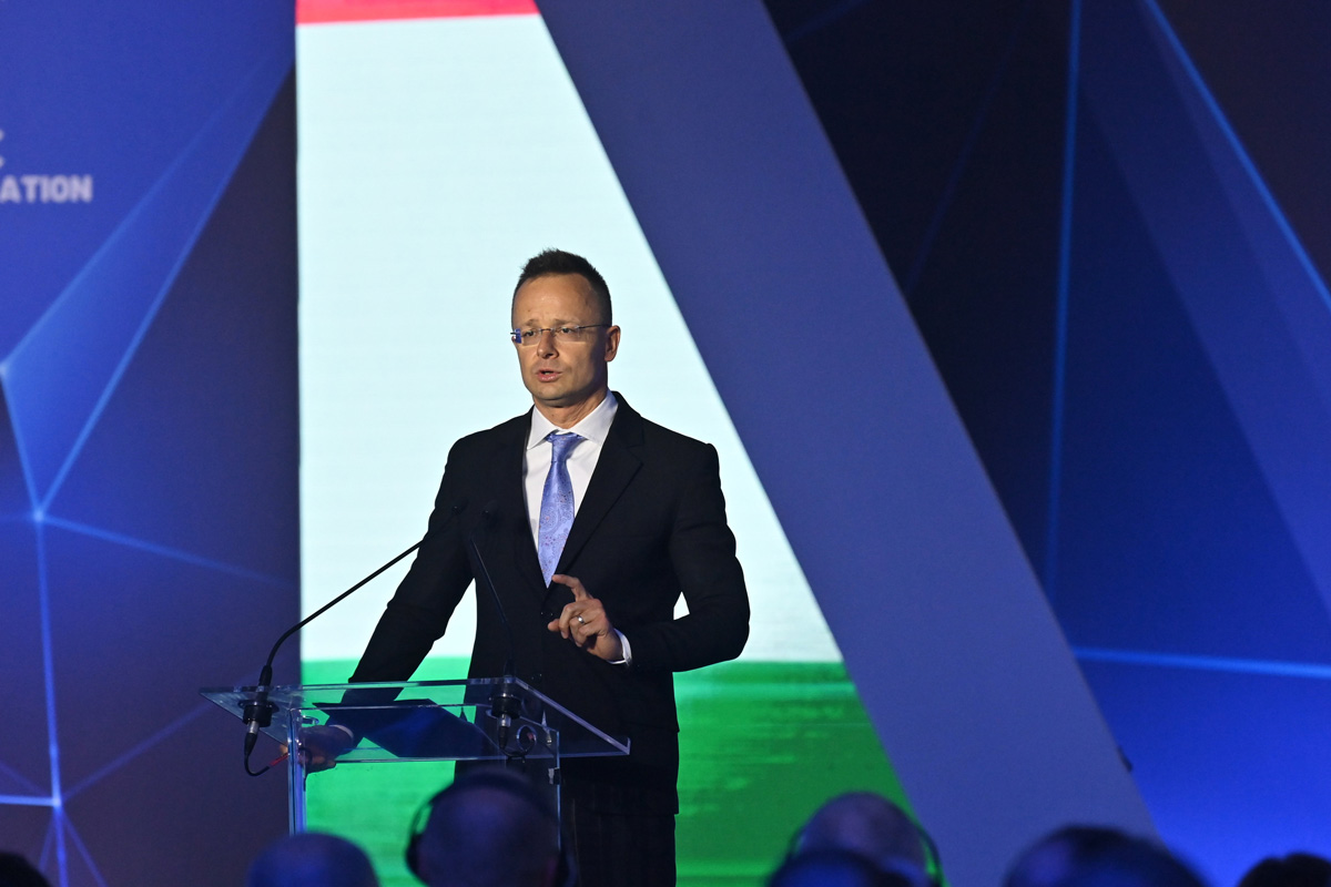 Szijjártó Péter: Készen állunk a harcra!