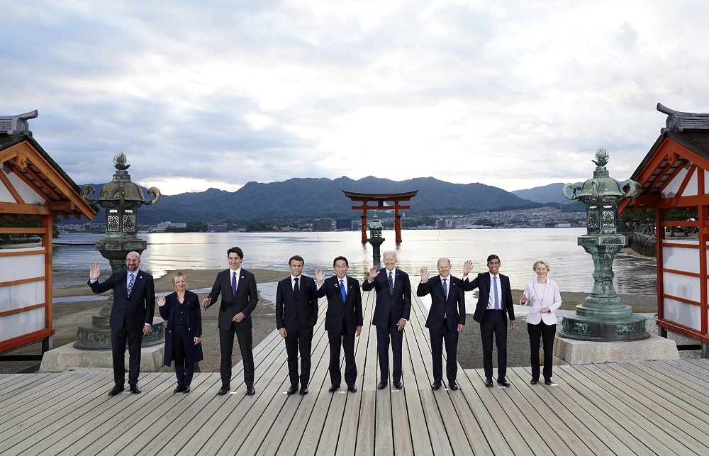 Von der Leyen: „Oroszország pedig csak fegyvereket és zsoldosokat tud ajánlani”