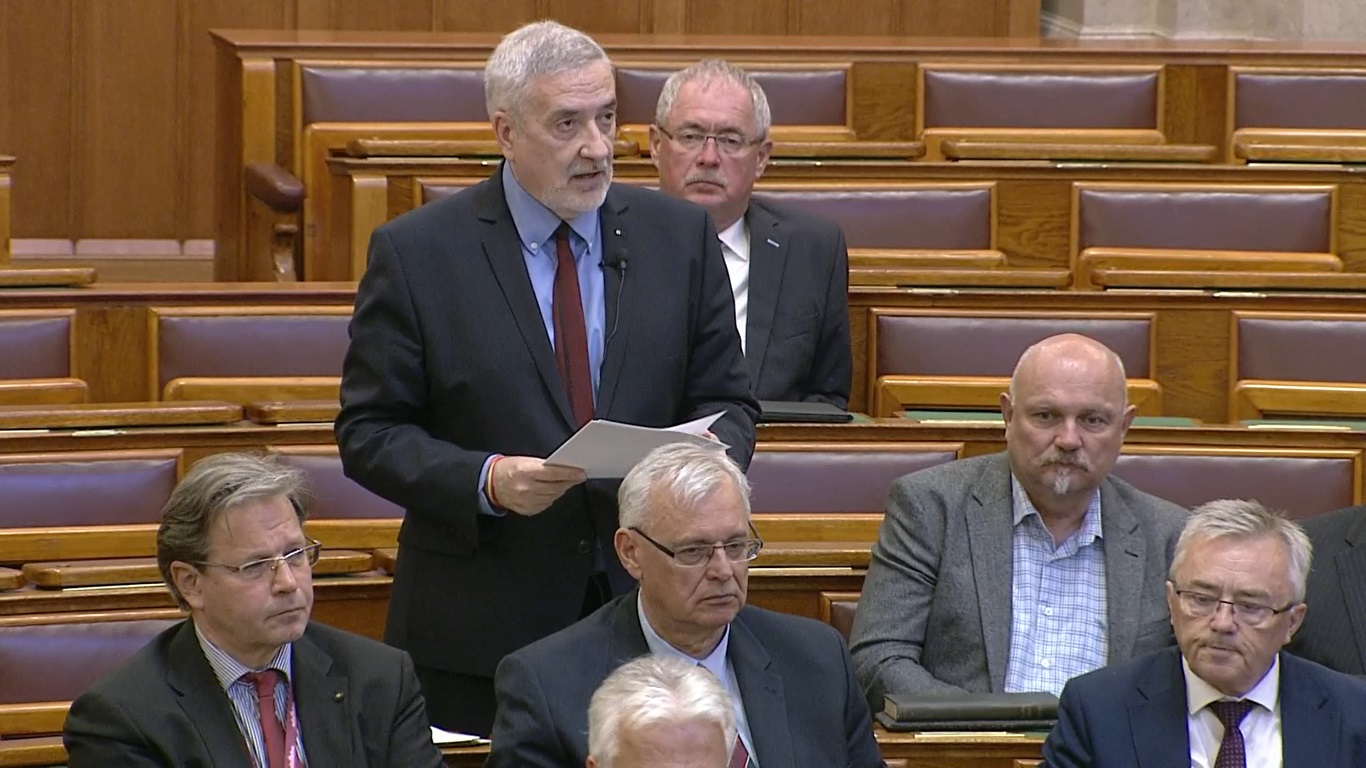 Fidesz: a brüsszeli politika nem hagy teret a béke hangjának