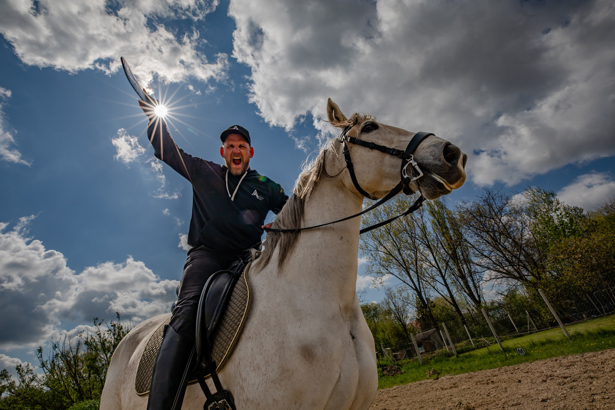 „A ló életével nem játszunk, csak a sajátunkkal”