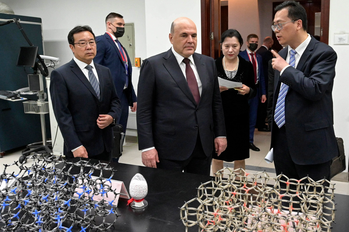 Erősítené a Kínával való gazdasági együttműködést az orosz kormányfő