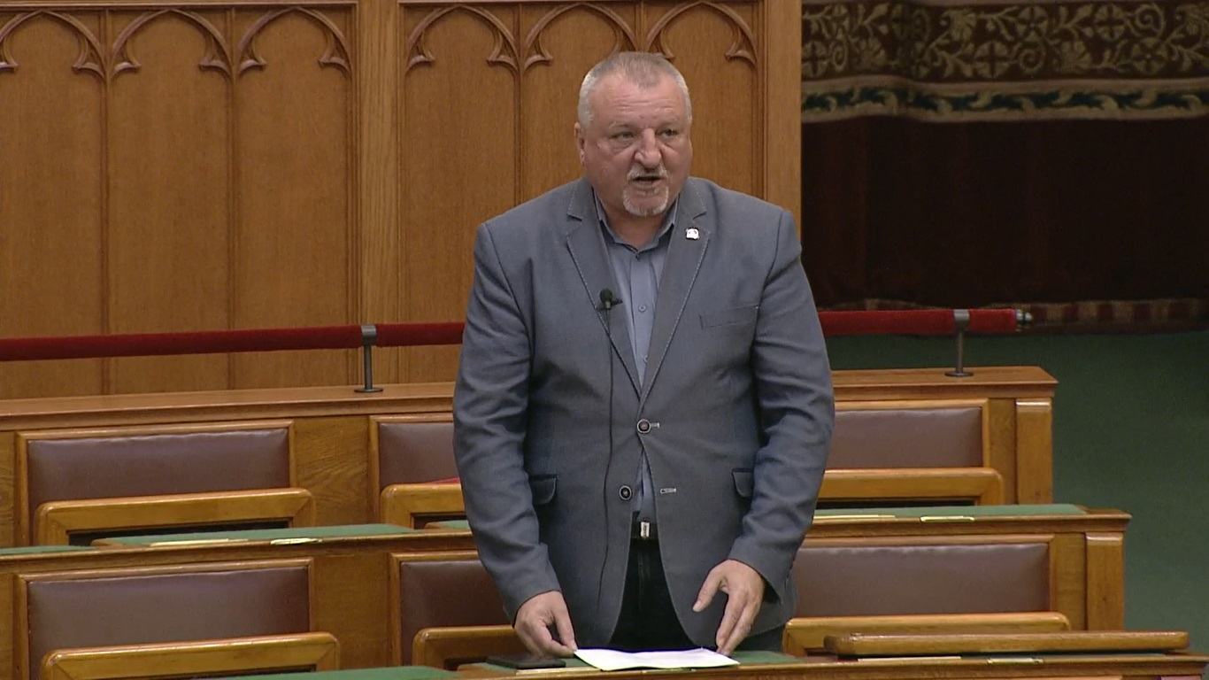 Komjáthi: Mészáros Lőrinc nem gázszerelő