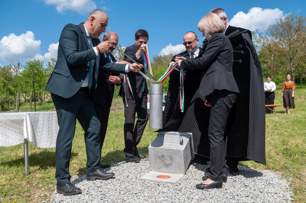 A templomépítés magába sűríti mindazt, amit a magyarság fontosnak tart