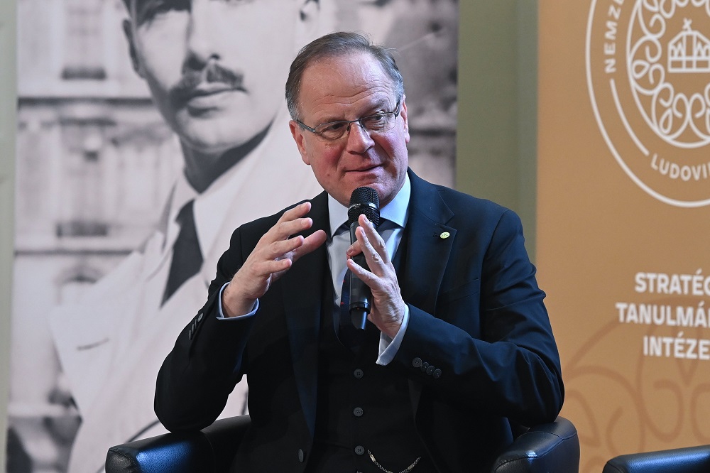 Navracsics Tibor: Veszprémben nem felejtik el elődeiket