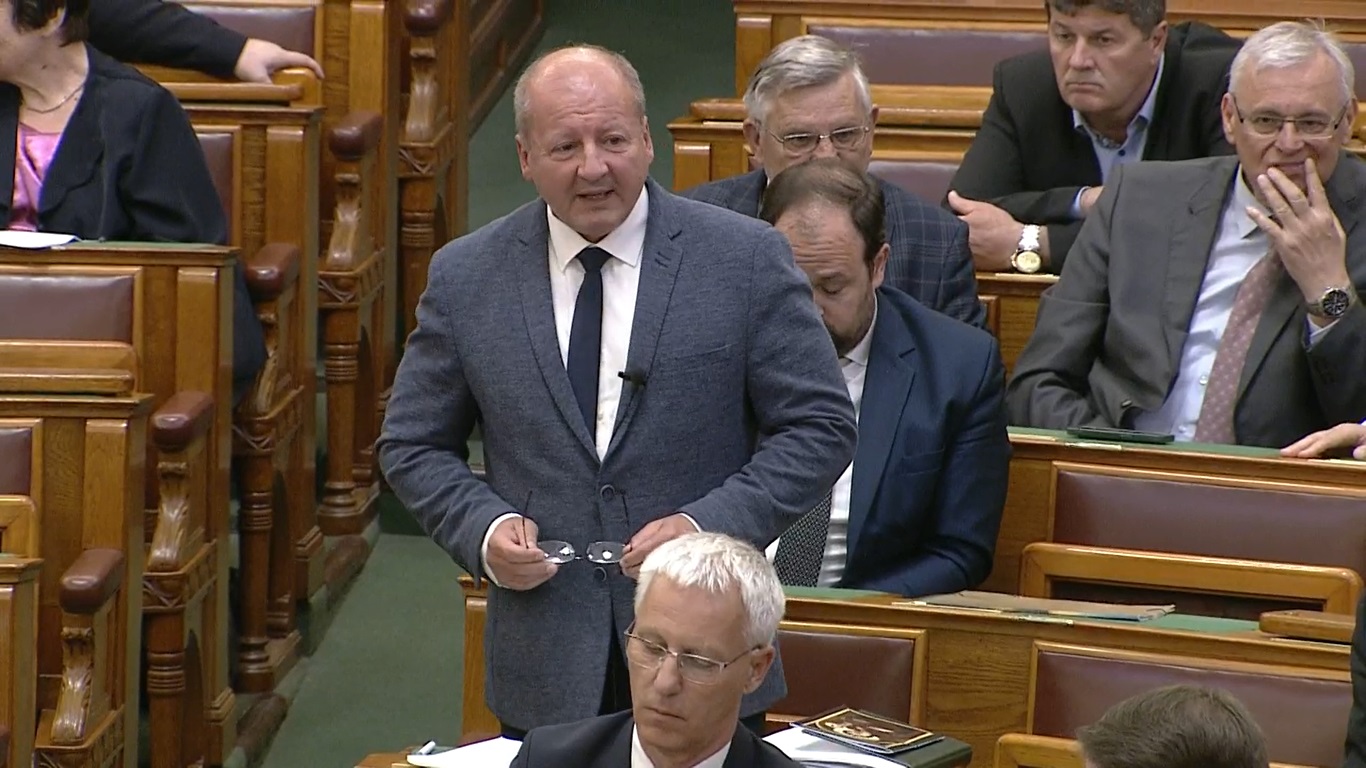 Simicskó István: A hitünk erejét láthatta az egész világ