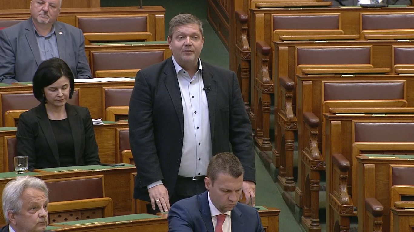 Tóth Bertalan: az Orbán-kormány bravúrjairól kívánok beszélni