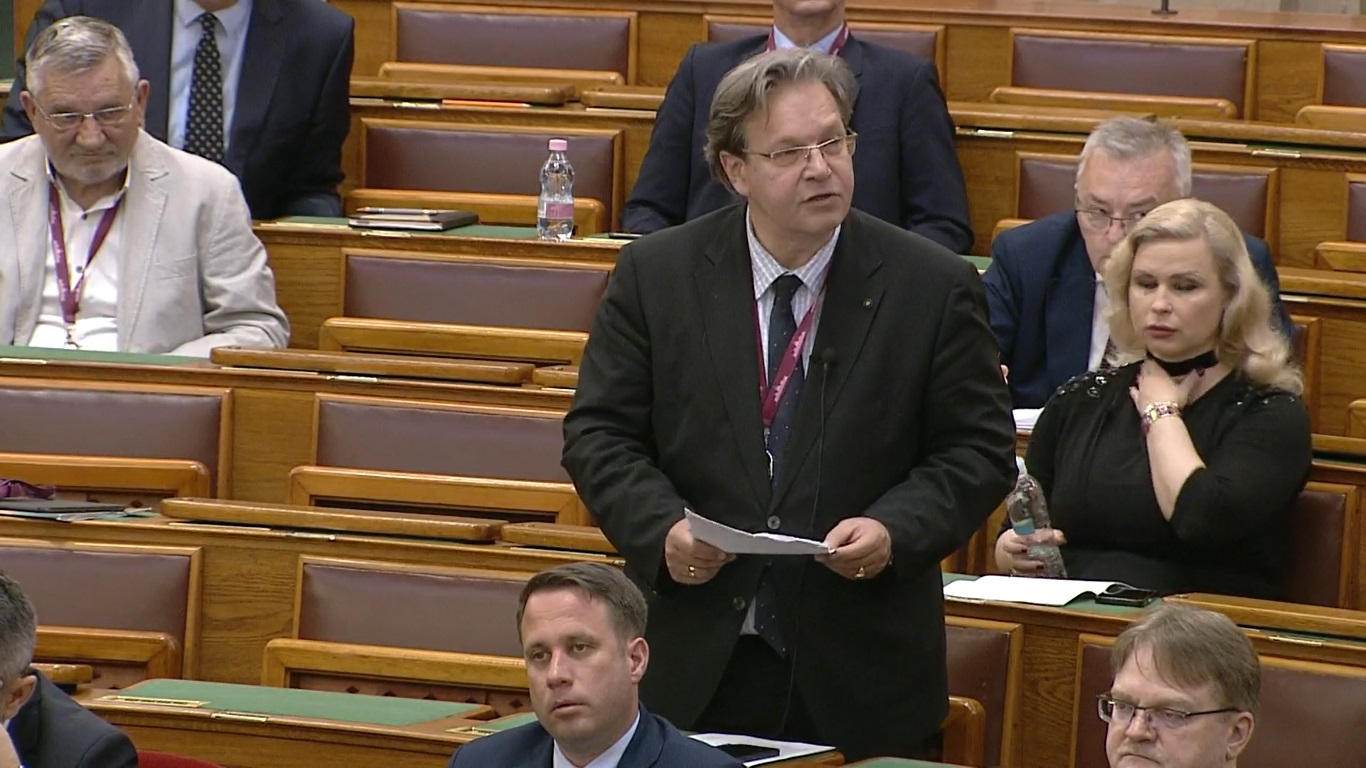 KDNP: több intézkedéssel védjük a családokat és a vállalkozásokat