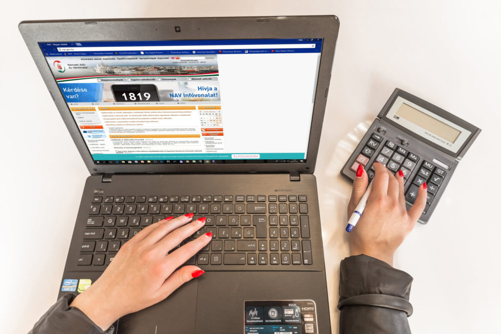 A hazánkban adóköteles, külföldön végzett munka adatai is befutnak a NAV-hoz