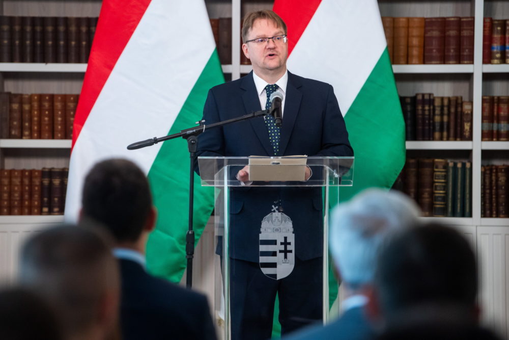 Répássy Róbert: Erkölcsi kötelesség az áldozatsegítés