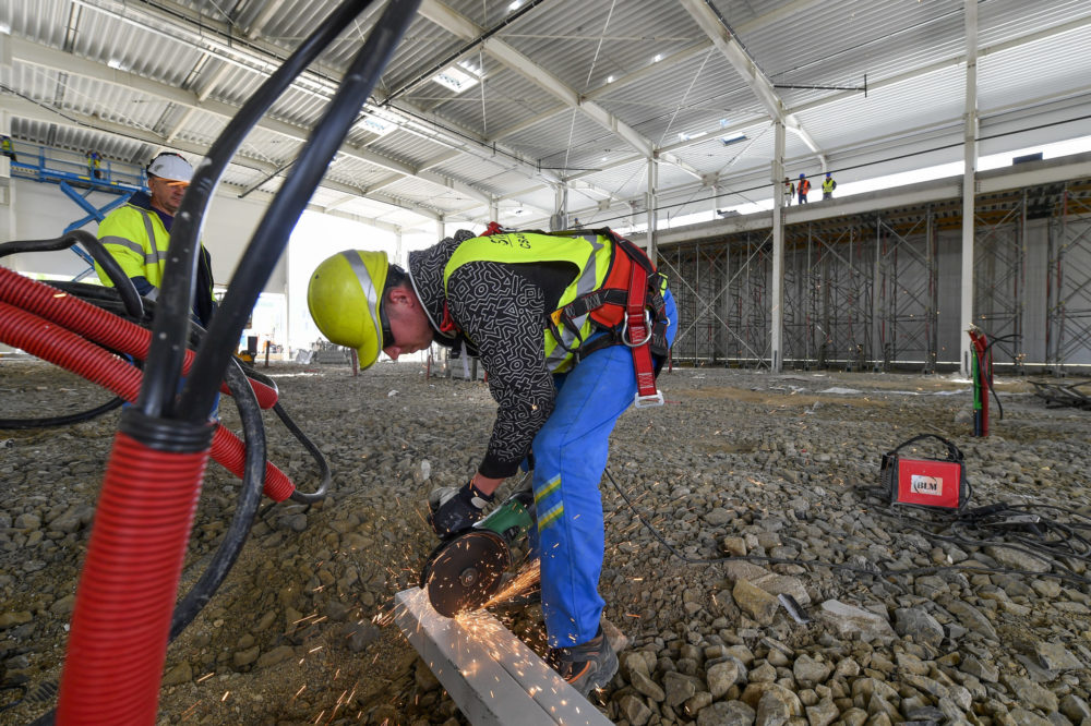 A kormány megvédte a munkahelyeket, egyre többen dolgoznak