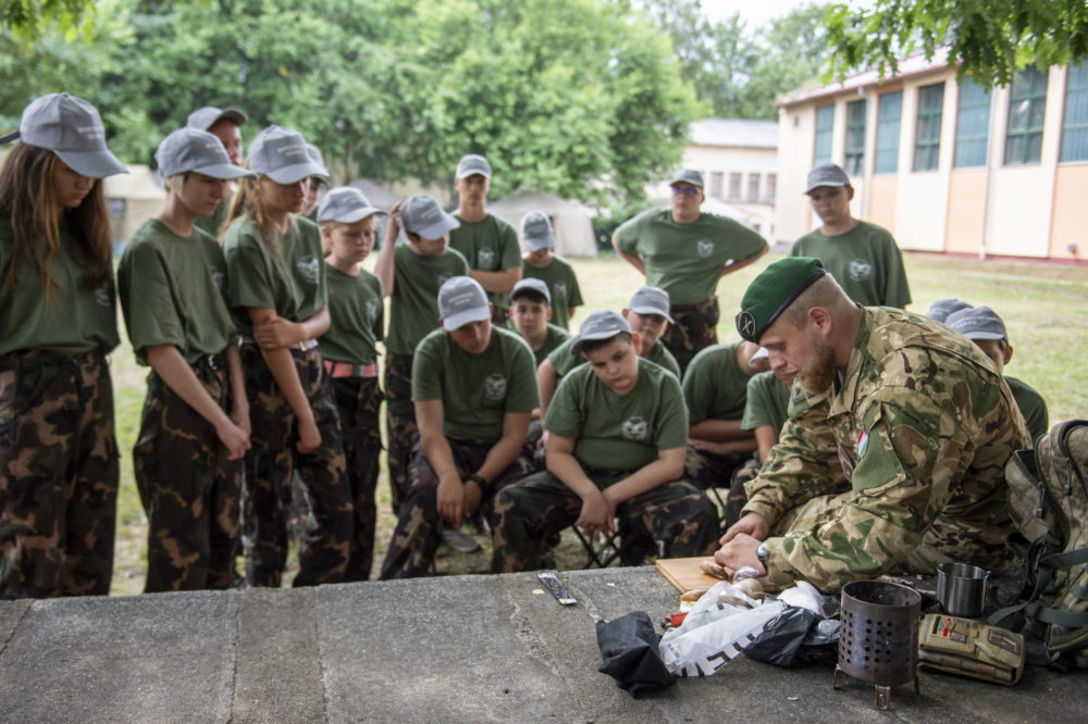 Idén ötezer diákot várnak a nyári honvédelmi táborokba