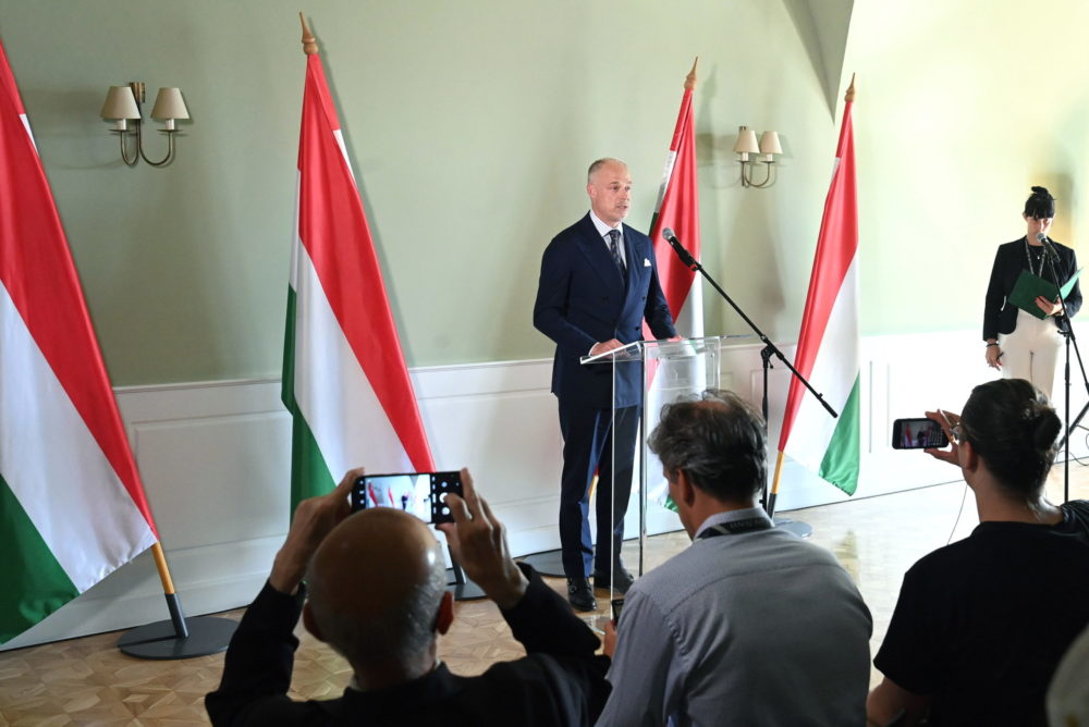 Honvédségihelikopter-baleset: jelenleg is keresik a harmadik katonát