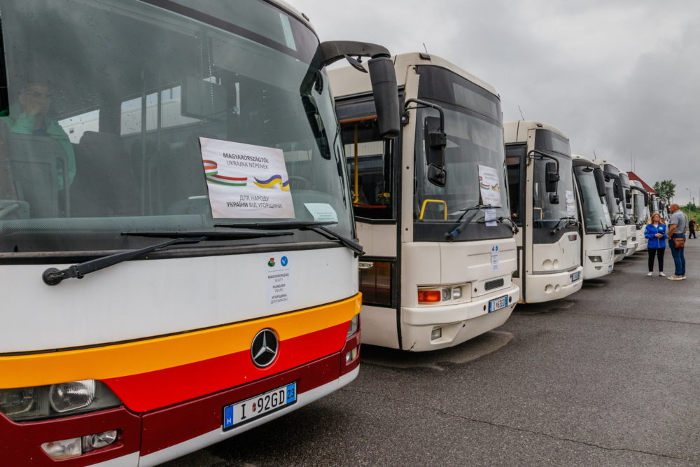 Autóbuszokkal segíti a Volánbusz a háborús károkat elszenvedett régiókat