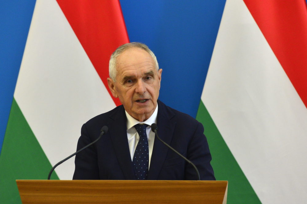 Már mintegy 1500 település támogatja a békepárti határozatot