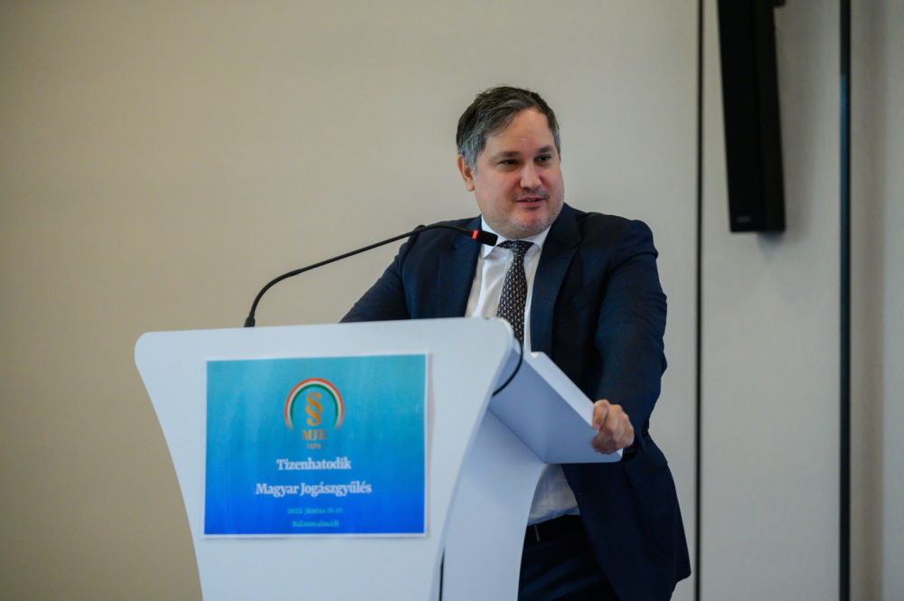 A vállalatokat ki kell szabadítani a fixáras áramszerződések csapdájából