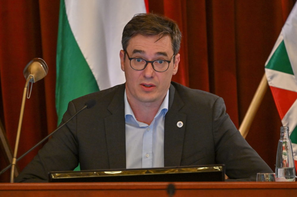 Meztelen figurák zavarták meg Karácsony Gergely határozatképtelen közgyűlését