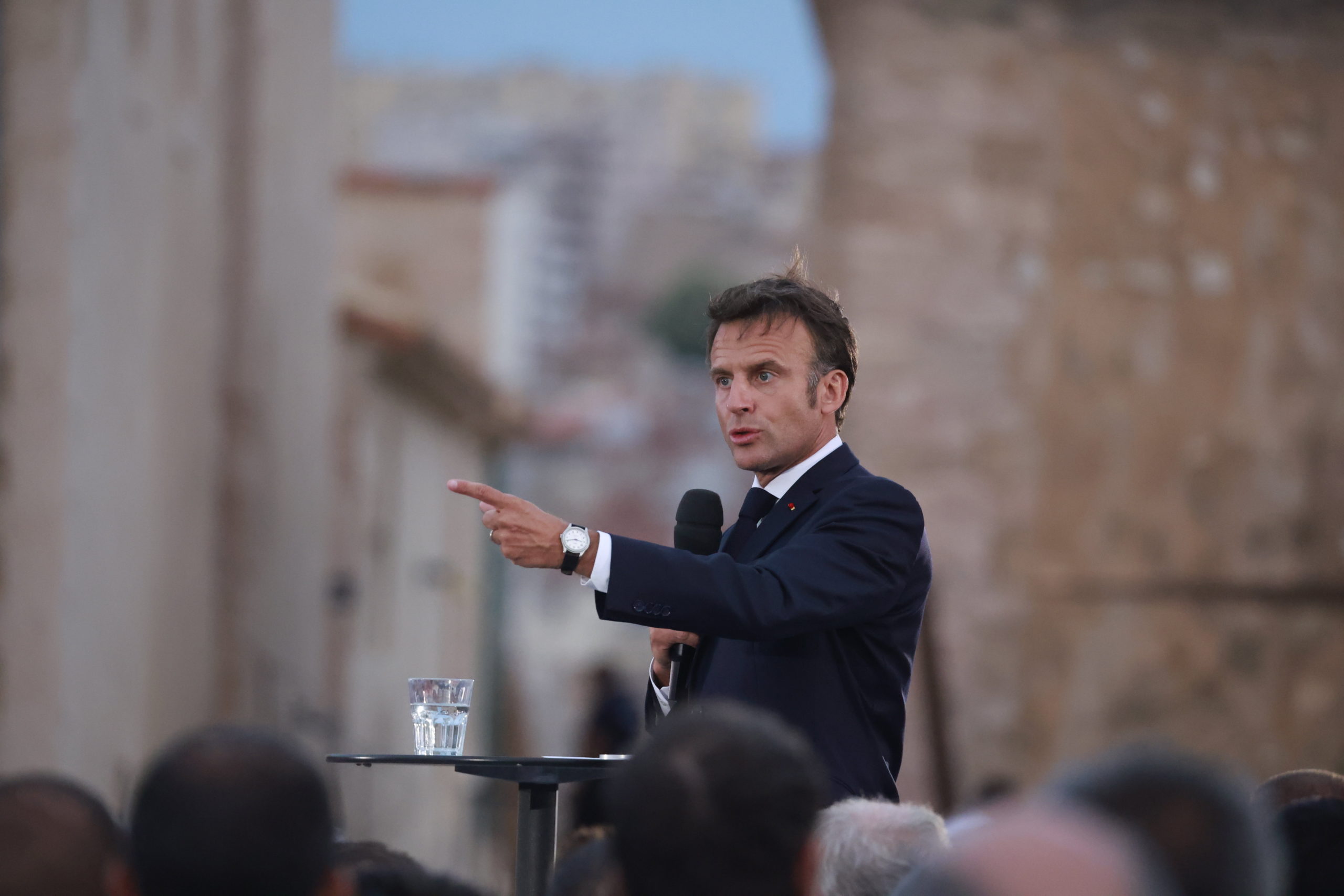 Macron: „Az egész nemzet együttérzését szeretném kifejezni”