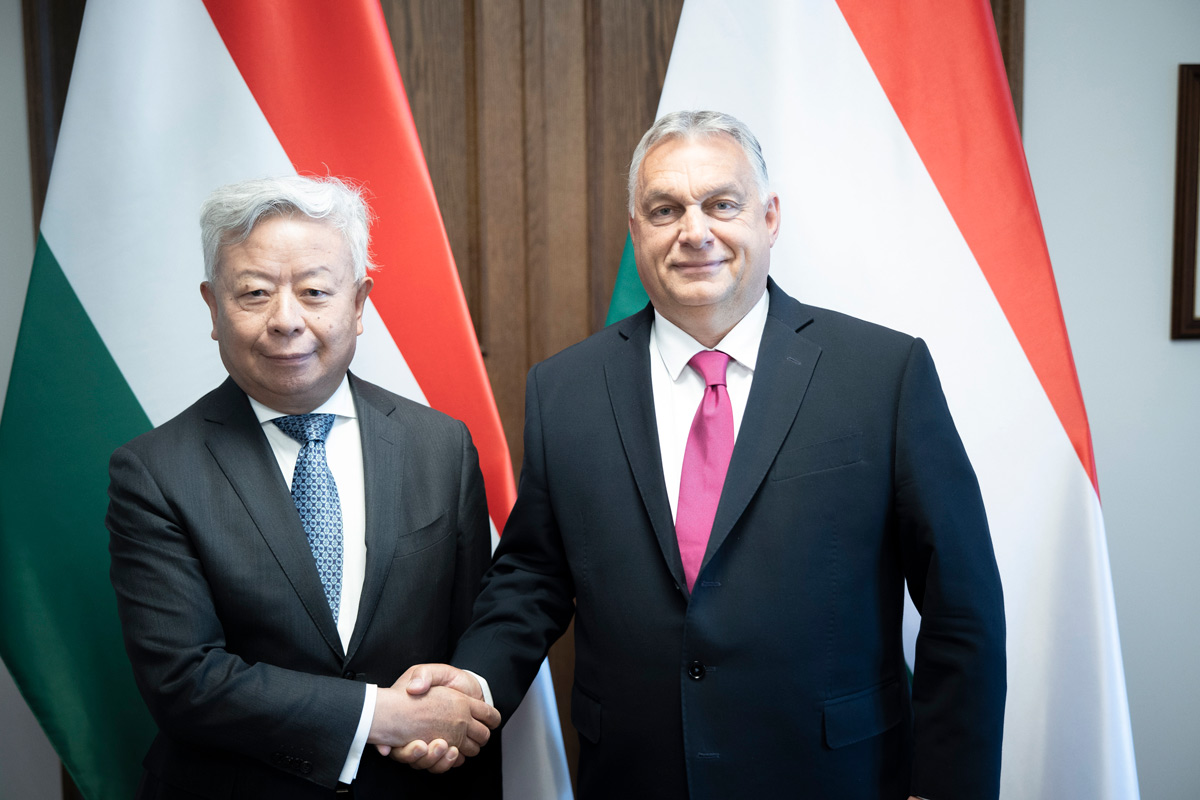 Orbán Viktor az ázsiai befektetési bank elnökével tárgyalt