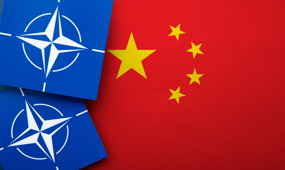 Kína tiltakozik, amiért a NATO fenyegetésként tekint rá