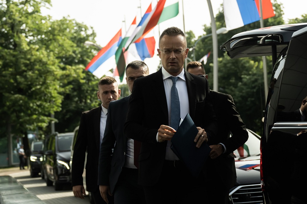 Szijjártó Péter: A szerbek teljesítik Orbán Viktor kérését