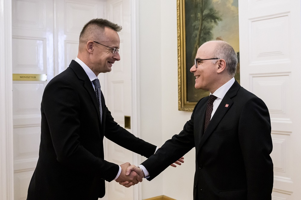 Szijjártó Péter: Itt az ideje, hogy a béketábor hangját végre felcsavarjuk