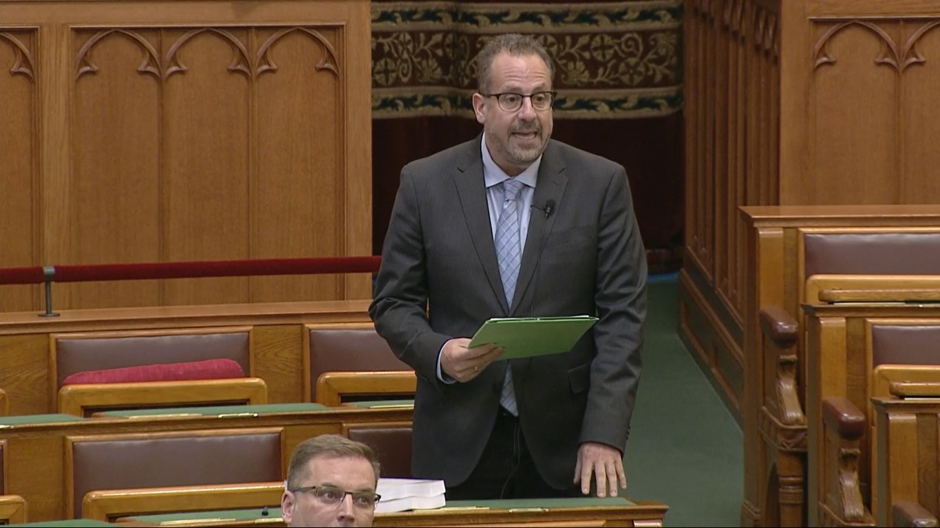 Vajda Zoltán: ócska és gagyi – igen, a költségvetésről van szó!