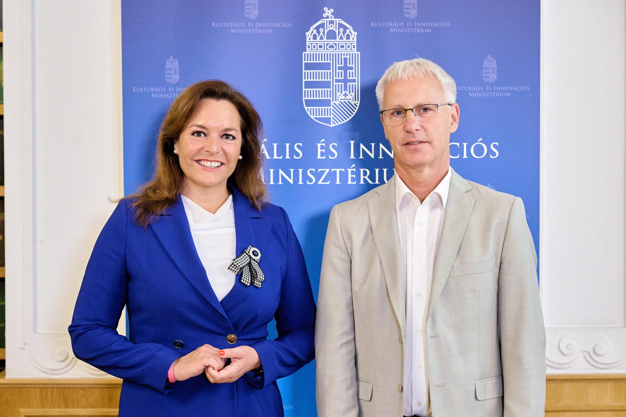 350 millió forint jut vallásos könnyűzenére