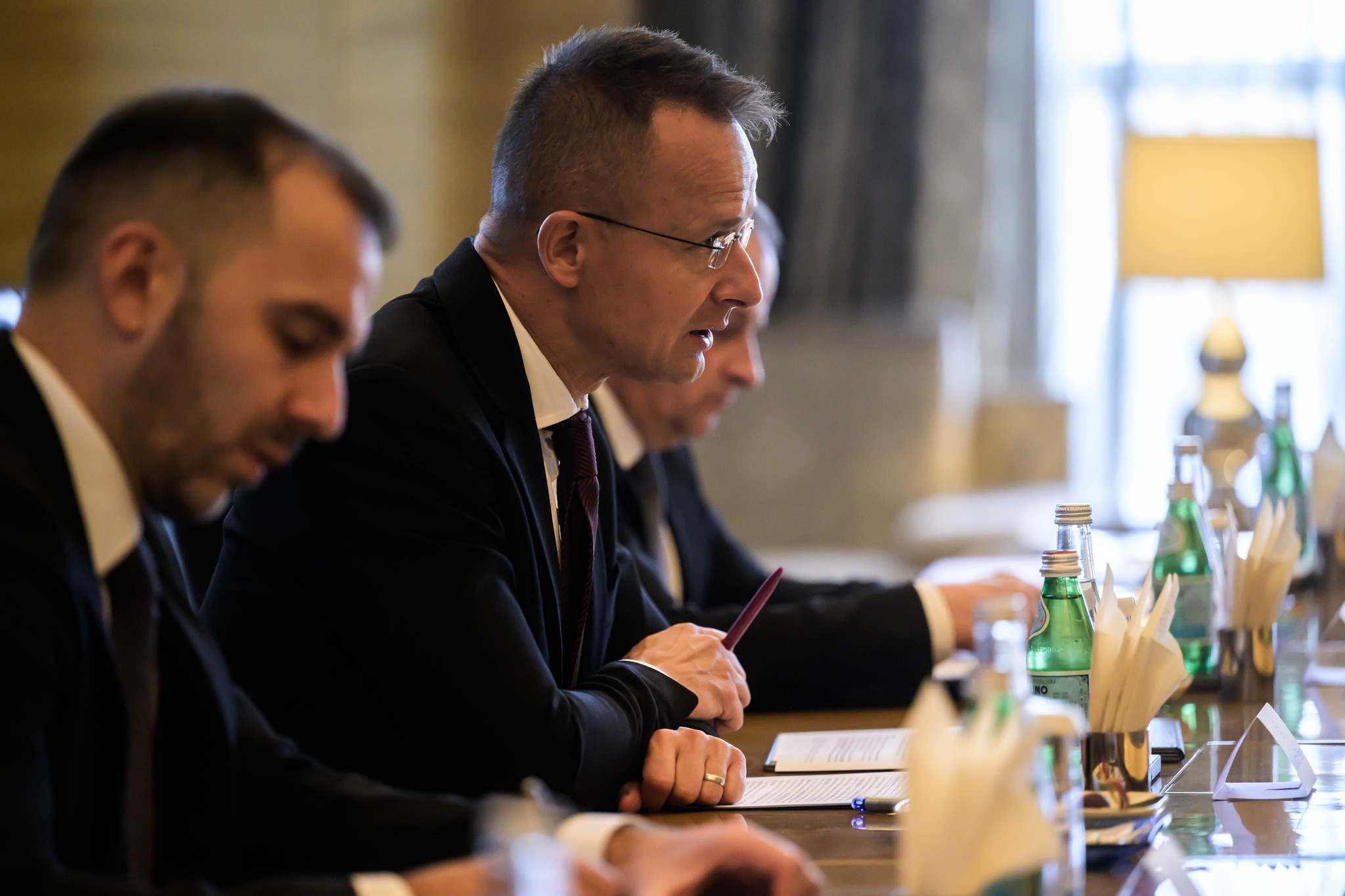 A kínai kapcsolatok megszakítása öngyilkosság lenne