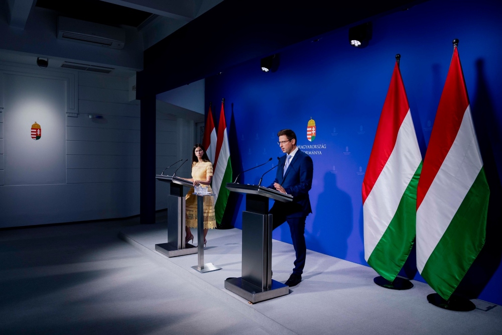 Kormányinfó: az EU migránsgettót erőltetne Magyarországra