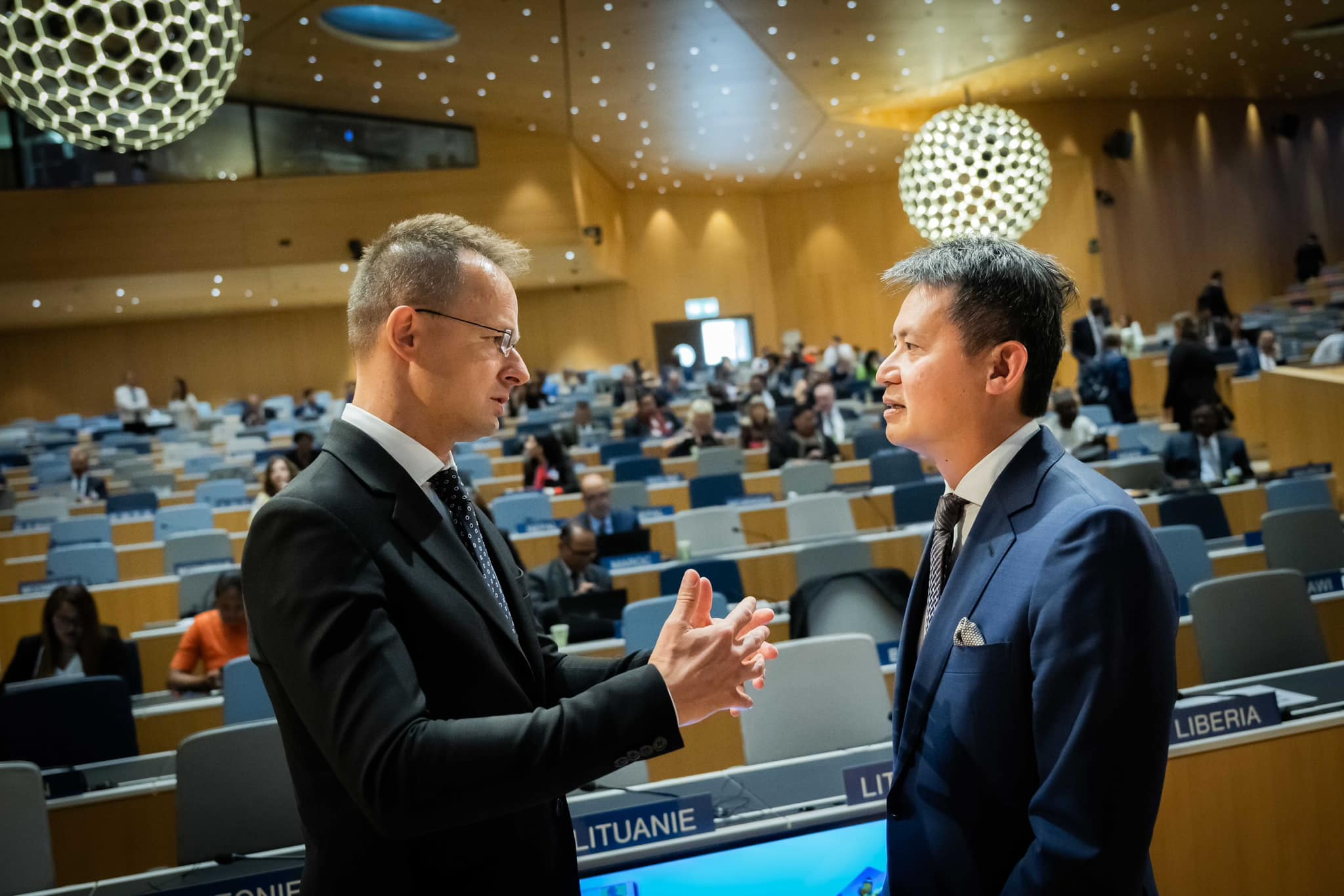 Nem fenyegetés, hanem lehetőség a kelet-nyugati együttműködés