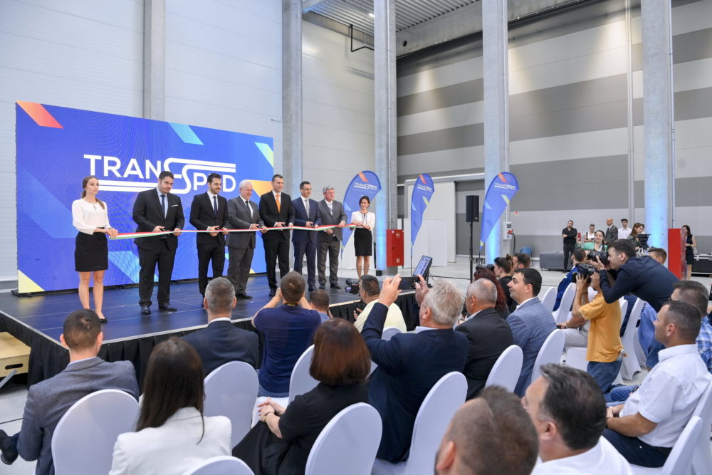 Bemutatták a Tarans-Sped logisztikai vállalat új raktárkomplexumát