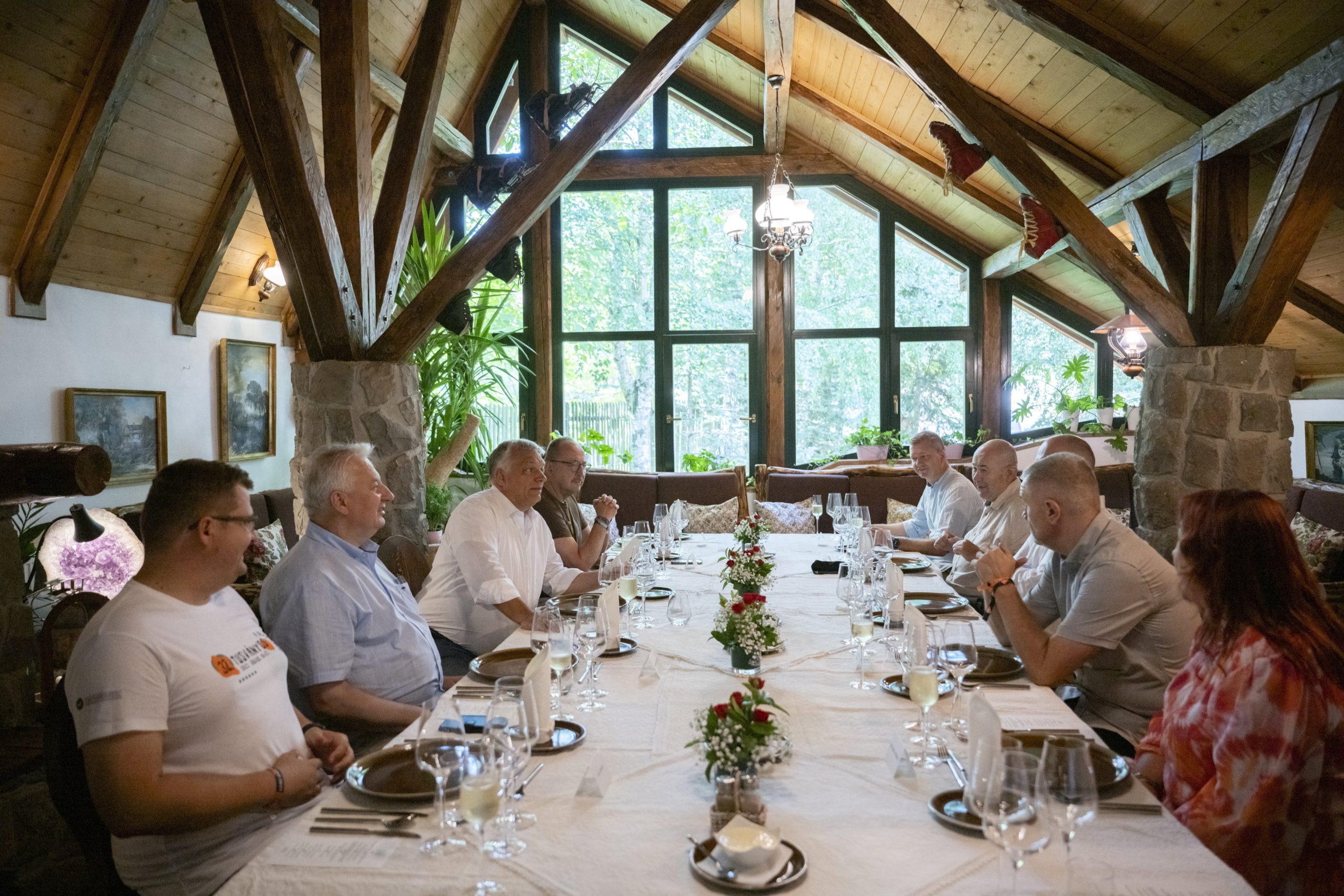 Orbán Viktor a határon túli magyar vezetőkkel egyeztetett