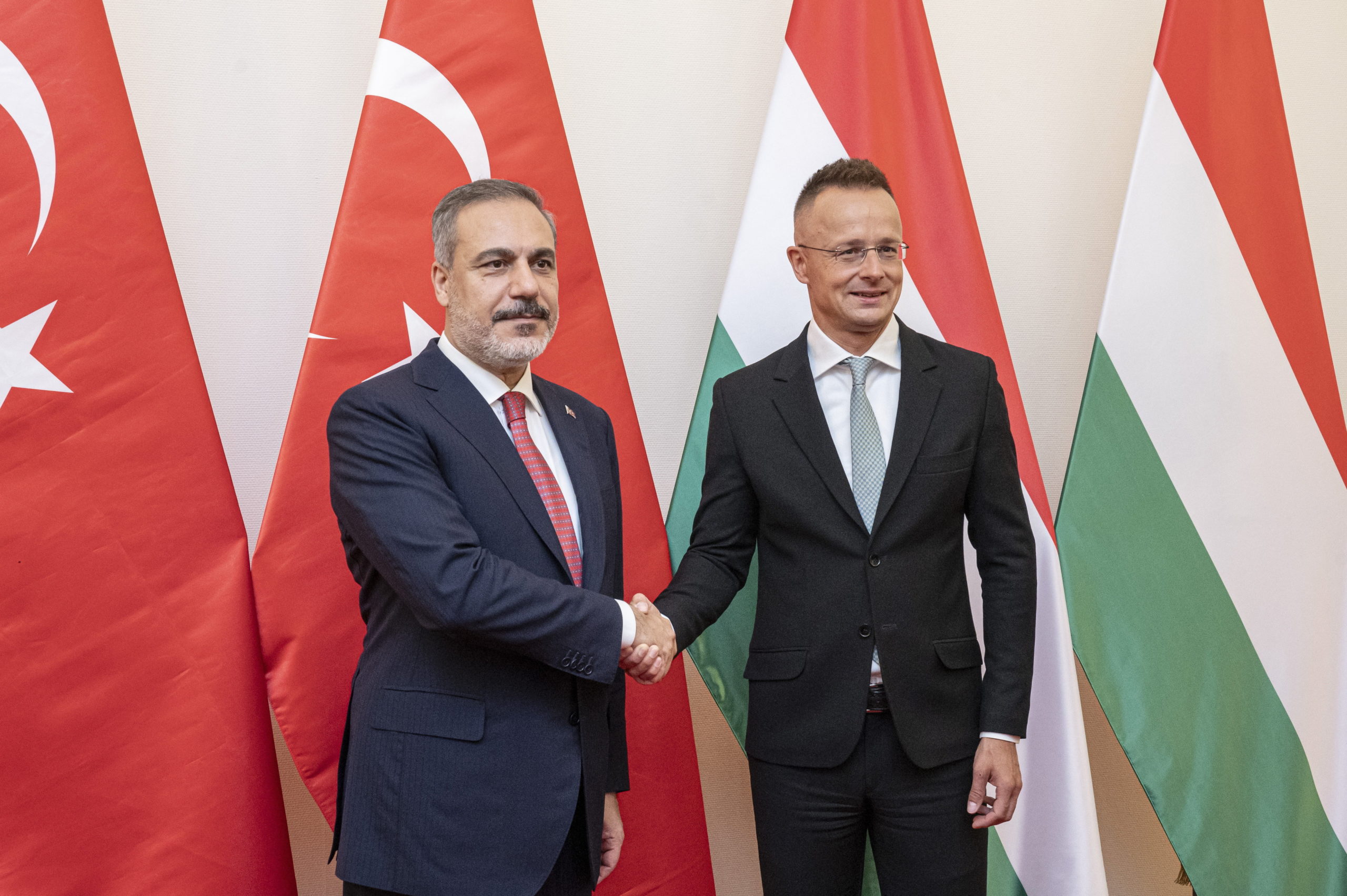Szijjártó Péter a török külügyminiszterrel tárgyalt