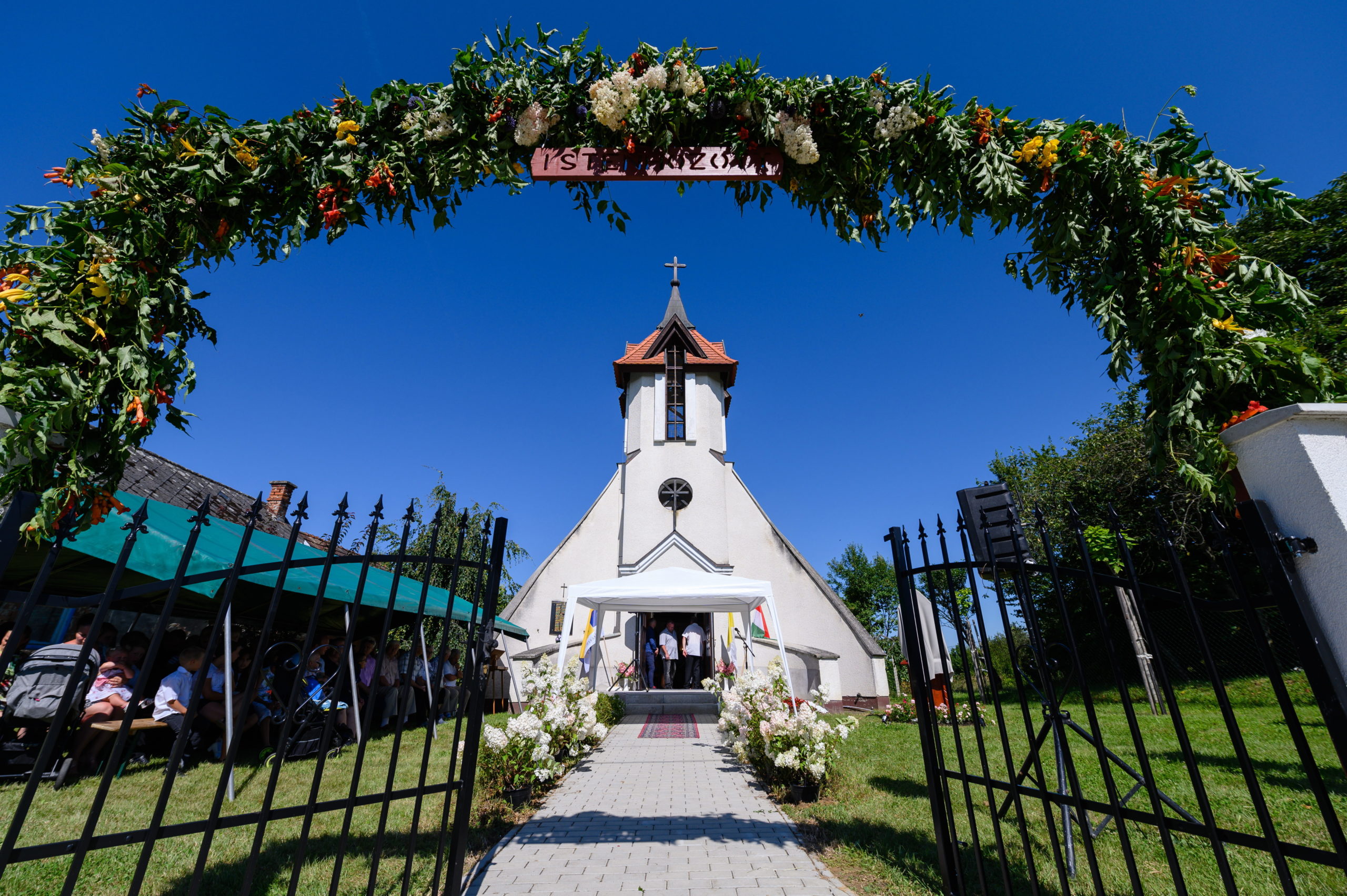 Eszmények nélkül nem lehet, illúziókban nem érdemes élni