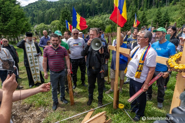 Nem bírságolt a román csendőrség az újabb keresztállítás miatt