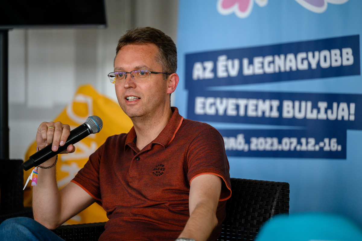 Államtitkár: Jó ma magyar egyetemistának lenni