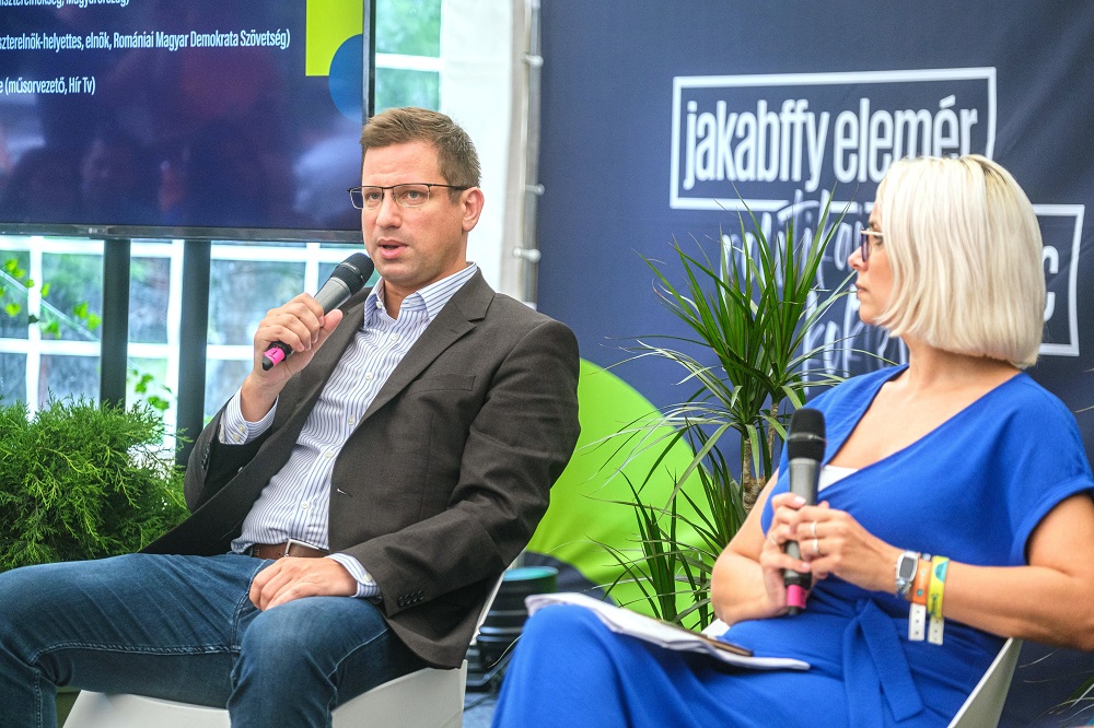 Gulyás Gergely: „most már látszik a fény az alagút végén”