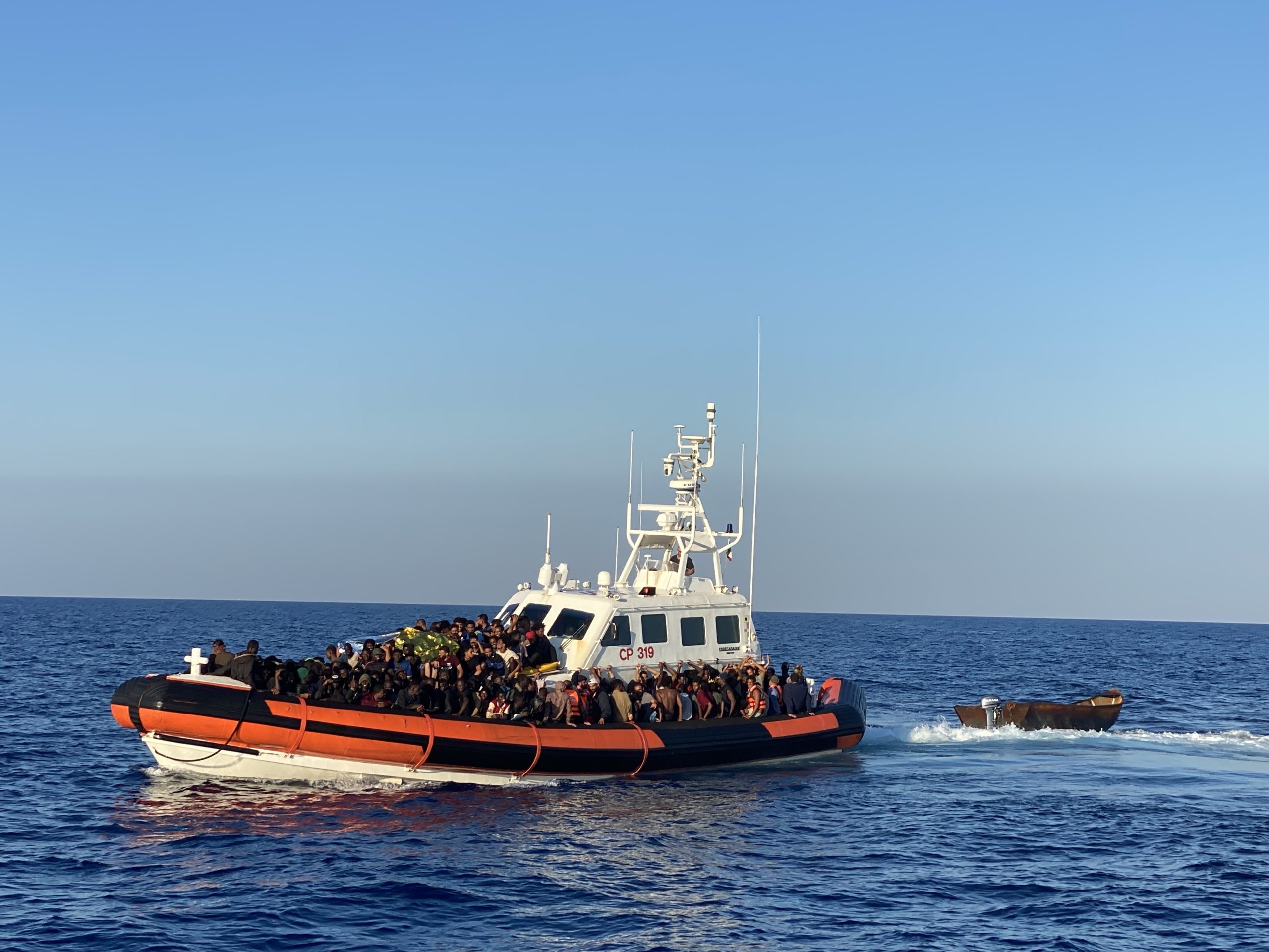 Csaknem ezren érkeztek Lampesudára egy nap alatt